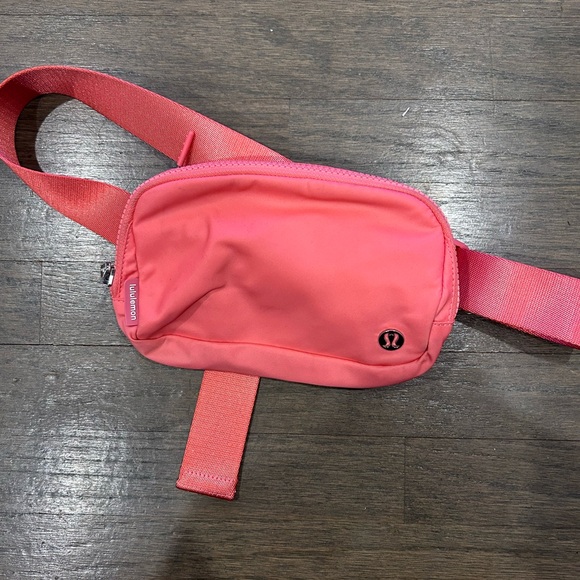 Lululemon Fanny pack - Picture 1 of 2